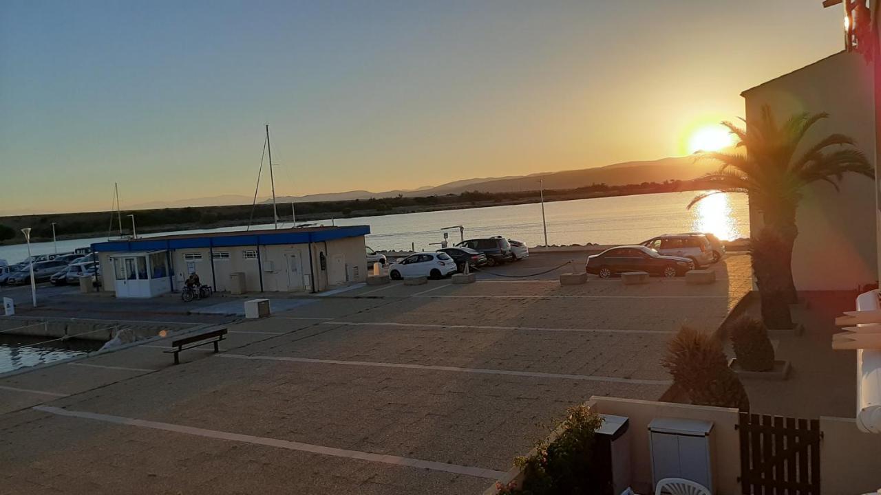 Appartement T2 Avec Très Belle Vue Sur Le Port De Plaisance
