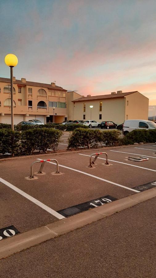 Apartment T2 Avec Tres Belle Vue Sur Le Port De Plaisance
